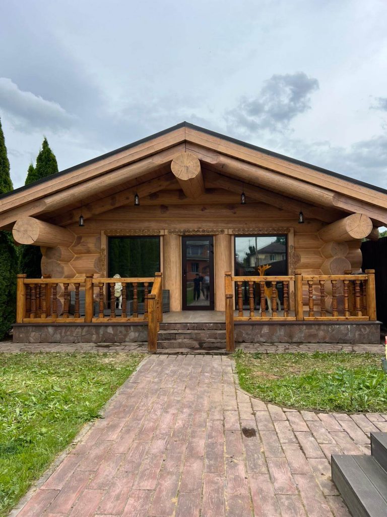 Рубка срубов из кедра