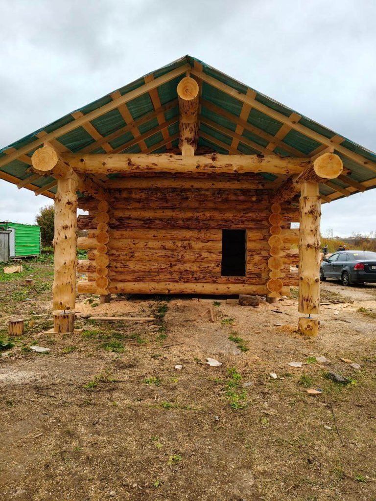 Рубка срубов из кедра